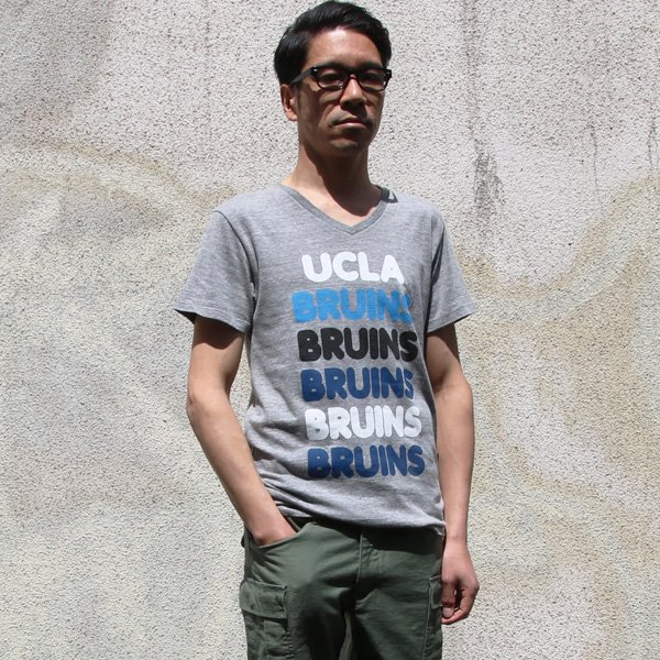 画像2: 【RE PRICE / 価格改定】 UCLA"BRUINS"コットン/三素材混カレッジプリント半袖VネックTシャツ / Audience
