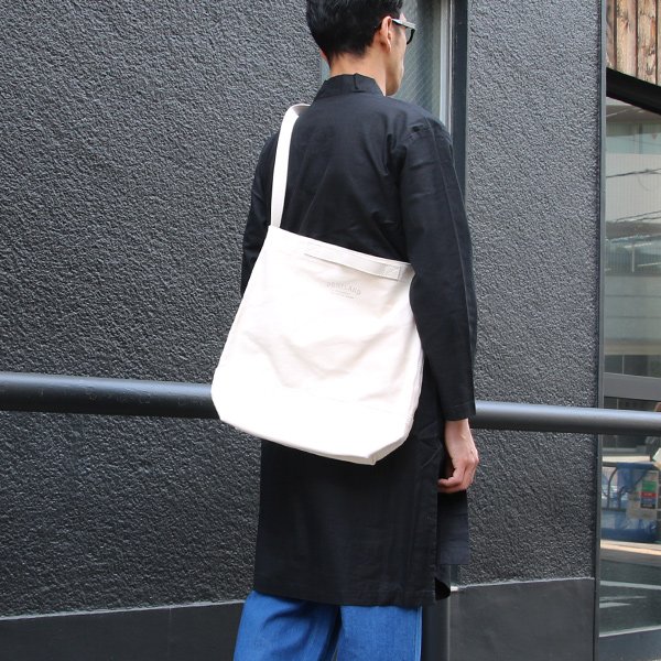 画像4: 【RE PRICE / 価格改定】10号帆布パラフィン加工2WAYショルダーバッグ / Butler Verner Sails × Upscape Audience