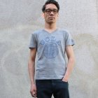 More photos3: 【RE PRICE / 価格改定】 UCLA"UCLA"大学ロゴ三素材混カレッジプリント半袖VネックTシャツ / Audience