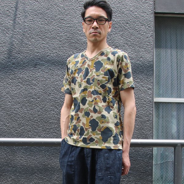 画像8: 【RE PRICE / 価格改定】ダックカモプリント天竺Vネックポケット付き半袖カットソー【MADE IN JAPAN】『日本製』/ Upscape Audience