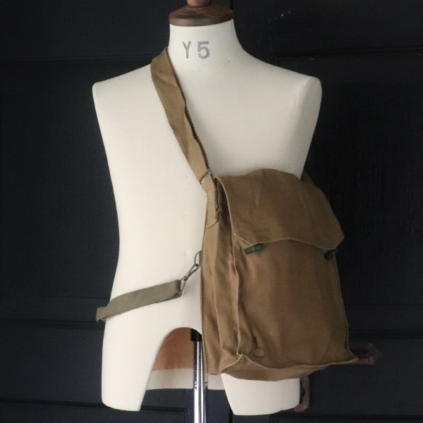 画像2: DEAD STOCK  / Czech army Canvas Shoulder Bag（チェコ軍 キャンバス ショルダーバッグ / ウッド釦）