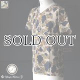 ダックカモプリント天竺Vネックポケット付き半袖カットソー【MADE IN JAPAN】『日本製』/ Upscape Audience