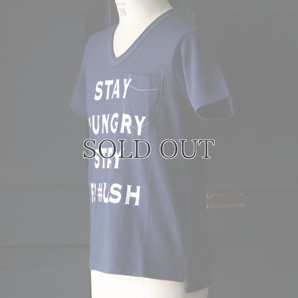 画像3: ラフィー天竺"STAY HUNGRAY"Vネックポケット付きカットソー【MADE IN JAPAN】 / Upscape Audience