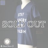ラフィー天竺"STAY HUNGRAY"Vネックポケット付きカットソー【MADE IN JAPAN】 / Upscape Audience