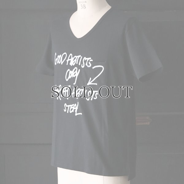 画像3: ラフィー天竺"GOOD ARTISTS..."プリントポケット付きVネックT【MADE IN JAPAN】『日本製』/ Upscape Audience