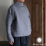 「尾州」ダイヤ柄コットンキルト ミリタリースリーブ フィンガーホール付き ボトルネック【MADE IN JAPAN】『日本製』 / Upscape Audience