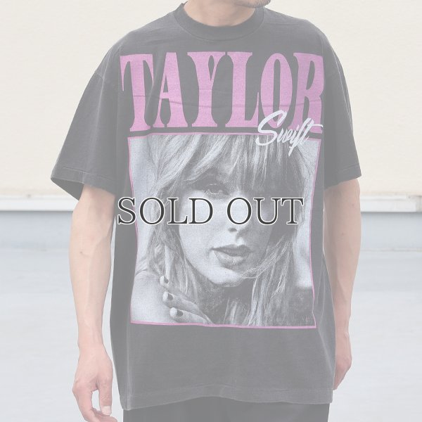 画像2: TAYLOR SWIFT THE ERAS TOUR AT SINGAPORE 2024 S/S TEE（テイラー スウィフト ザ・エラス ツアー  シンガポール 2024 Tシャツ）