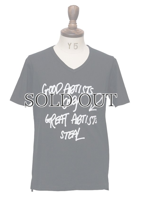 画像2: ラフィー天竺"GOOD ARTISTS..."プリントポケット付きVネックT [Lady's]【MADE IN JAPAN】『日本製』/ Upscape Audience (2)