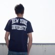 画像3: 【RE PRICE / 価格改定】New York University "TORCH" 7.1oz米綿丸胴オールドプリントクルーネックポケットT / Audience (3)