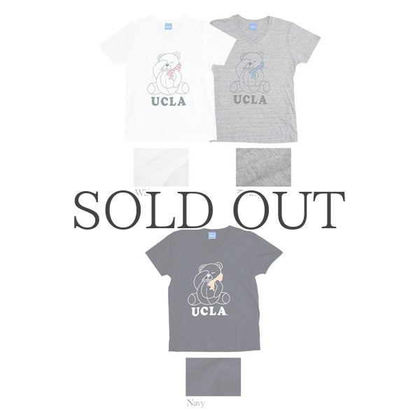 画像10:  UCLA"Sleepy Bear"コットン/三素材混カレッジプリント半袖VネックTシャツ / Audience (10)