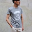 画像13: 【RE PRICE / 価格改定】 UCLA"UCLA B"エンブレム三素材混カレッジプリント半袖クルーネックTシャツ / Audience (13)