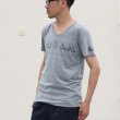 画像3:  UCLA"UCLA"ロゴ三素材混カレッジプリント半袖VネックTシャツ / Audience (3)