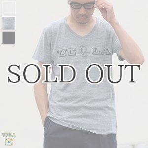 画像:  UCLA"UCLA"ロゴ三素材混カレッジプリント半袖VネックTシャツ / Audience