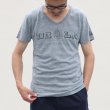 画像4:  UCLA"UCLA"ロゴ三素材混カレッジプリント半袖VネックTシャツ / Audience (4)