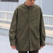 画像5: 遠州織7オンス チノクロス バンドカラー 長袖 ボクシーAライン シャツ【MADE IN JAPAN】『日本製』/ Upscape Audience (5)
