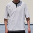 画像4: 「丹後」度詰天竺 (6オンス) フェイクレイヤード キーネック ハーフスリーブ Tシャツ【MADE IN JAPAN】『日本製』/ Upscape Audience (4)