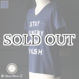 画像: ラフィー天竺"STAY HUNGRAY"Vネックポケット付きカットソー【MADE IN JAPAN】 / Upscape Audience