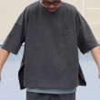 画像3: ピグメント 米綿（USAコットン）16/-天竺（8.45オンス）胸ポケ付き サイドスリット ボクシーAライン ビッグ Tシャツ / Audience (3)
