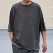 画像4: ピグメント 米綿（USAコットン）16/-天竺（8.45オンス）グラスポケ付き クルーネック ハーフスリーブ ボクシー Tシャツ / Audience (4)