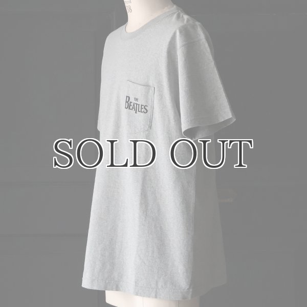 画像3: BEATLES "THE BEATLES" 7.1oz米綿丸胴オールドプリントクルーネックポケットT / Audience (3)