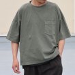 画像3: ピグメント 米綿（USAコットン）16/-天竺（8.45オンス）胸ポケ付き サイドスリット ボクシーAライン ビッグ Tシャツ / Audience (3)