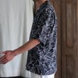 画像4: 「丹後」 ライトアムンゼン(梨地) 捺染 モノトーンフラワー “マシンプリント” オープンカラー ハーフスリーブシャツ【MADE IN JAPAN】『日本製』/ Upscape Audience (4)