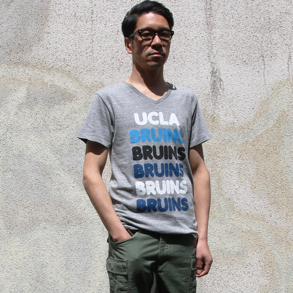 画像2: 【RE PRICE / 価格改定】 UCLA"BRUINS"コットン/三素材混カレッジプリント半袖VネックTシャツ / Audience (2)