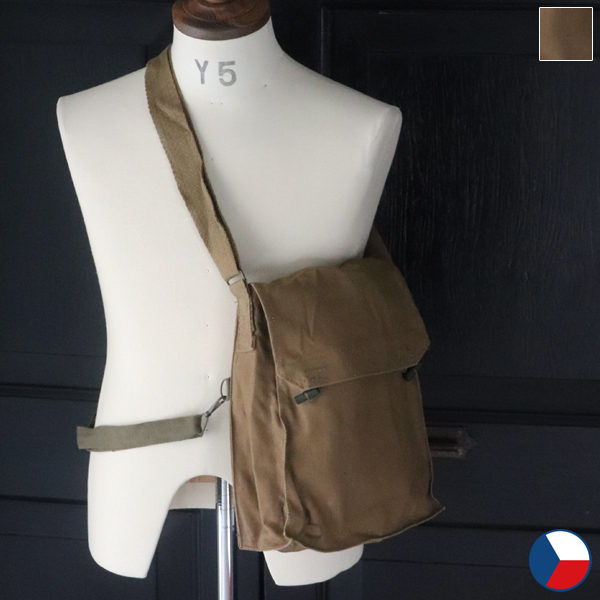 画像1: DEAD STOCK  / Czech army Canvas Shoulder Bag（チェコ軍 キャンバス ショルダーバッグ / ウッド釦） (1)