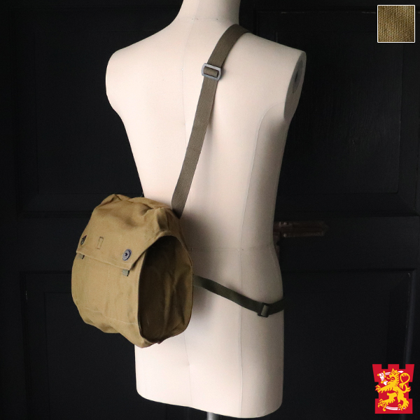 画像1: DEAD STOCK  / Finnish Army Gas Mask Shoulder Bag（ フィンランド軍 ガスマスク ショルダーバッグ  ） (1)