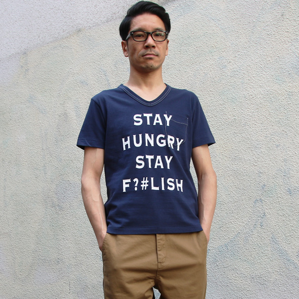 画像2: 【RE PRICE/価格改定】 ラフィー天竺"STAY HUNGRAY"Vネックポケット付きカットソー【MADE IN JAPAN】 / Upscape Audience (2)