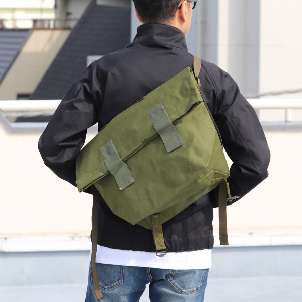 画像2: DEADSTOCK/ Danish Army 80’ｓMessenger Bag（デンマーク軍ナイロン2Wayメッセンジャーバッグ/パスケース無し） (2)